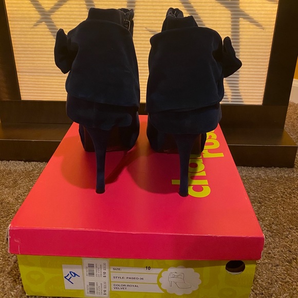 Royal velvet booties - used - Picture 4 of 4